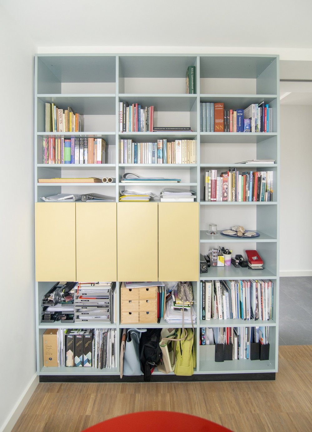 Dubbelzijdige boekenkast (foto 14)