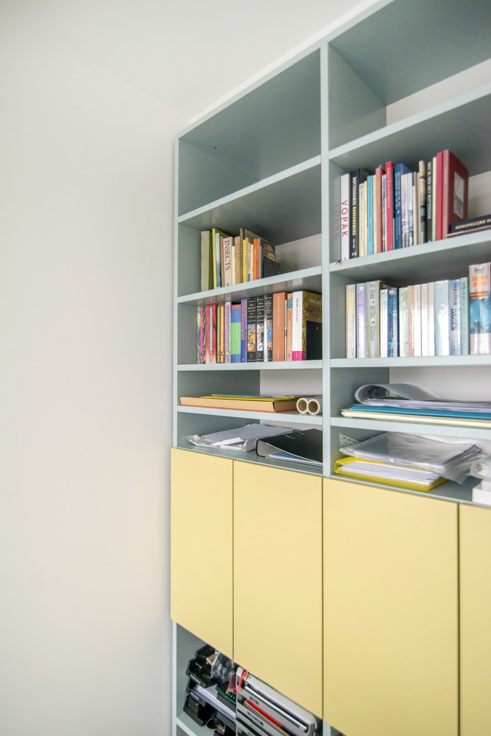 Dubbelzijdige boekenkast (foto 17)